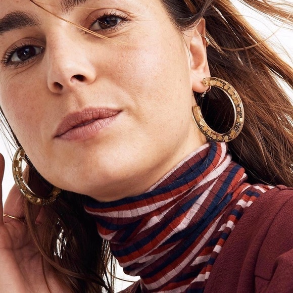 Madewell Paillette Resin Oval Hoop Earrings - Picture 8 of 8